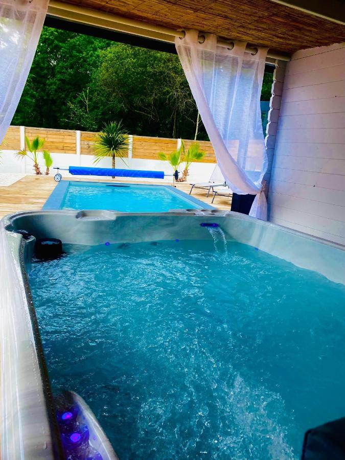 Maison A Avec Piscine Et Jacuzzi