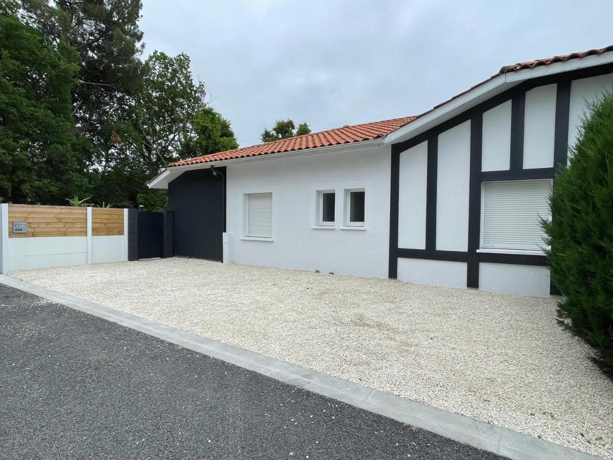 Holiday home Maison A Avec Piscine Et Jacuzzi
