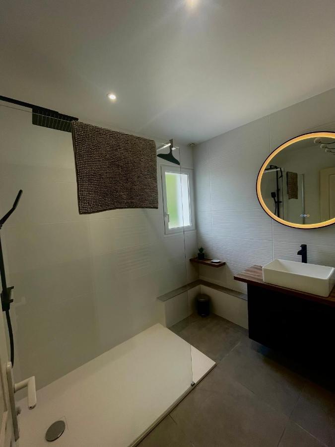 Maison A Avec Piscine Et Jacuzzi Holiday home *